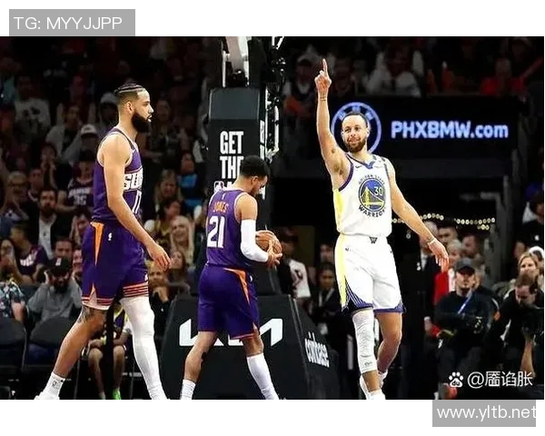 勇士大胜太阳，格林复出砍下三双